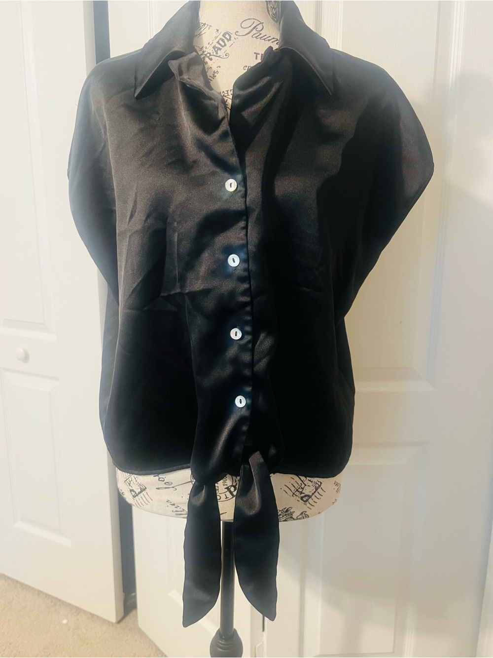 Rachel Zoe Black Satin Tie-Front Crop Button-Up Top